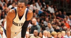 Rondo takes knee to the face