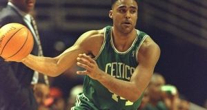 VOD: Rick Fox leads ’96 C’s over KG & Wolves
